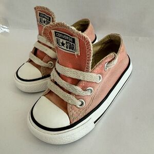 Light pink dusty Greg toddler converse size 5